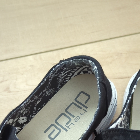 Hey Dude - Picture 3 of 6